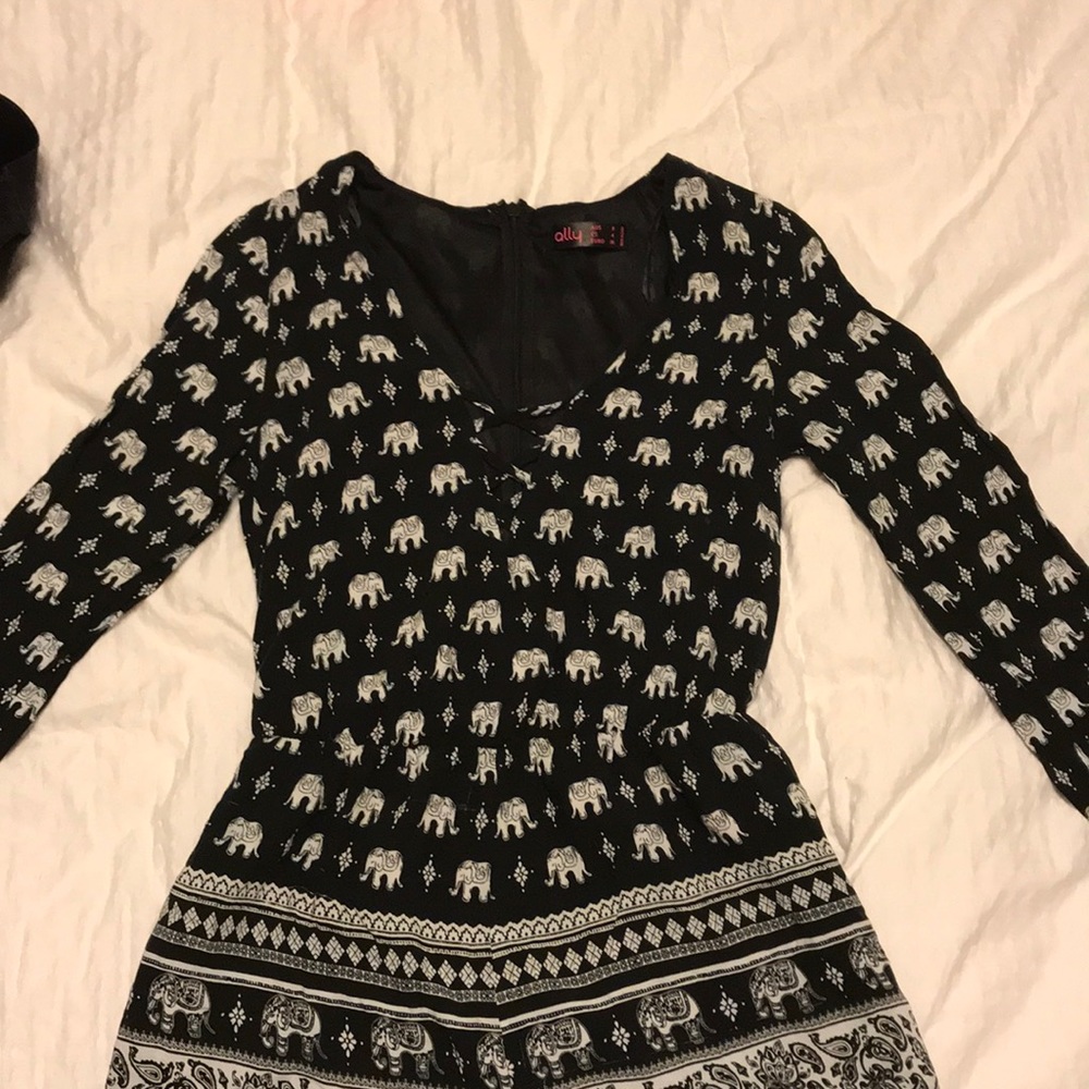 Black & white elephant rhomper